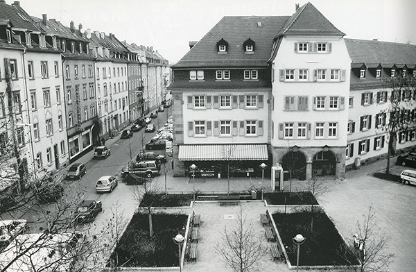 Datei:Top-3145 Brahmsplatz Müller-Gm.jpg