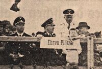 Karlsruher Reit- und Fahrturnier, auf der Ehrentribüne links SS-Oberführer Rudolf Lohse, Foto aus: Der Führer vom 3. Juli 1939.