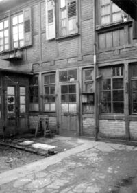 Hinterhof Ritterstraße 32, Foto aus einem Album mit Ansichten verschiedener Wirkungsstätten der Kunstdruckerei, 1940, Stadtarchiv Karlsruhe 8/Alben 470/7.