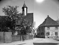 Alte Ortsmitte Rintheims mit Rathaus und Gasthaus zum Schwanen, um 1920, Foto: Wilhelm Kratt, GLA Karlsruhe 498-1 Nr. 2301.
