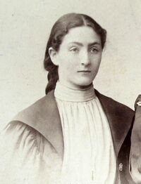 Emma Goitein, um 1895, Stadtarchiv Karlsruhe 11/DigB 123 (Ausschnitt).