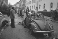 Sprengstoff-Attentat der RAF in der Klosestraße auf das Auto des Bundesrichters Wolfgang Buddenberg, 15. Mai 1972, Stadtarchiv Karlsruhe 8/BA Schlesiger A23/145/6/39.