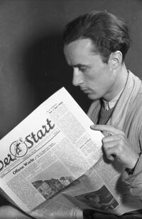 Werbung für die Zeitung Der Start, Foto vom Mai 1946, Stadtarchiv Karlsruhe 8/Alben 466 /887.