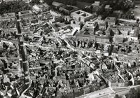 Blick auf das Dörfle und die Bauten der Universität, Luftaufnahme von 1956, Stadtarchiv Karlsruhe 8/PBS XV 21.